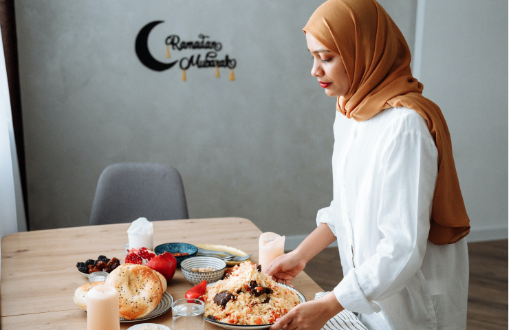 A Guide to Supporting Coworkers Celebrating Ramadan